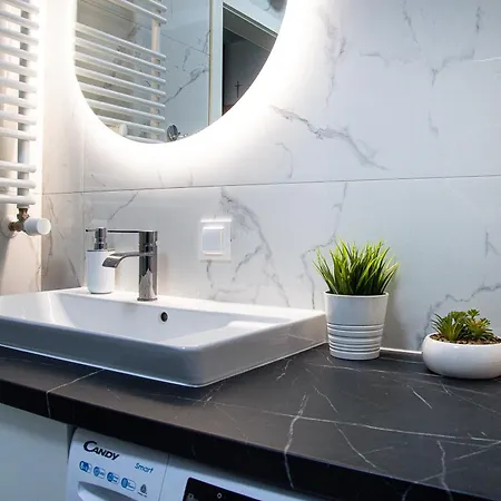 Al-dom Kasprowicza 20c Z Basenem Oraz Silownia